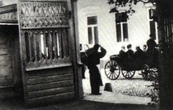 Толстой Л.Н. (приезд в Москву, 1909, кадр 2) | Толстой Лев Николаевич | Русская портретная галерея